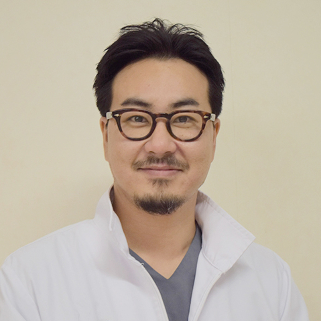 灰井　康佑 院長